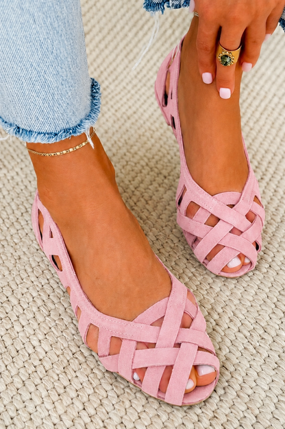 Deira – Flat, open-toe sandals with a criss-cross design for summer